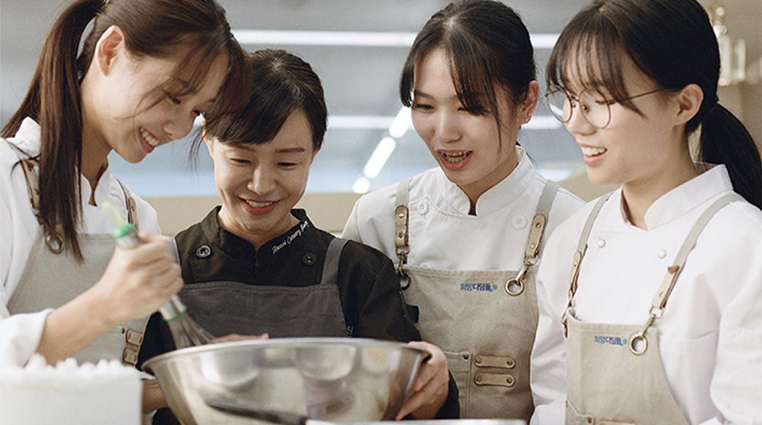 삼성 희망디딤돌 직무 교육에 참여 중인 청년들과 강사의 모습